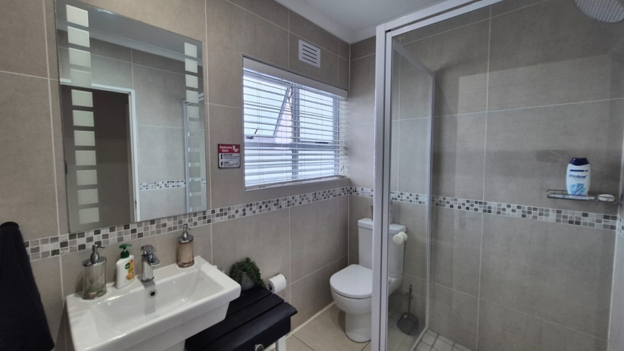 3 Bedroom Property for Sale in Sunningdale Western Cape